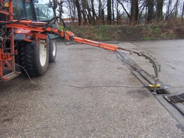 Tractor + drainage/ rioleringsreiniger Newholland-homburg drainreiniger